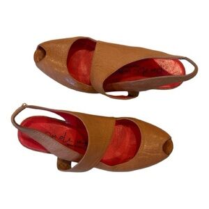 Pas de Rouge Tan Peep-Toe Sandals
